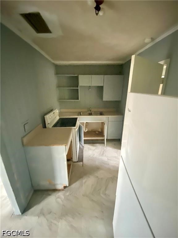 2 Bed SingleFamilyResidence for Sale in Russell Park, photo 5