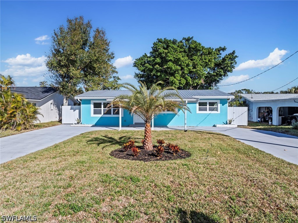 3 Bed Pool Home for Sale in Fort Myers Shores, photo 5