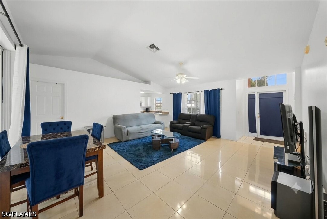 3 Bed SingleFamilyResidence for Sale in Mirror Lakes, photo 5