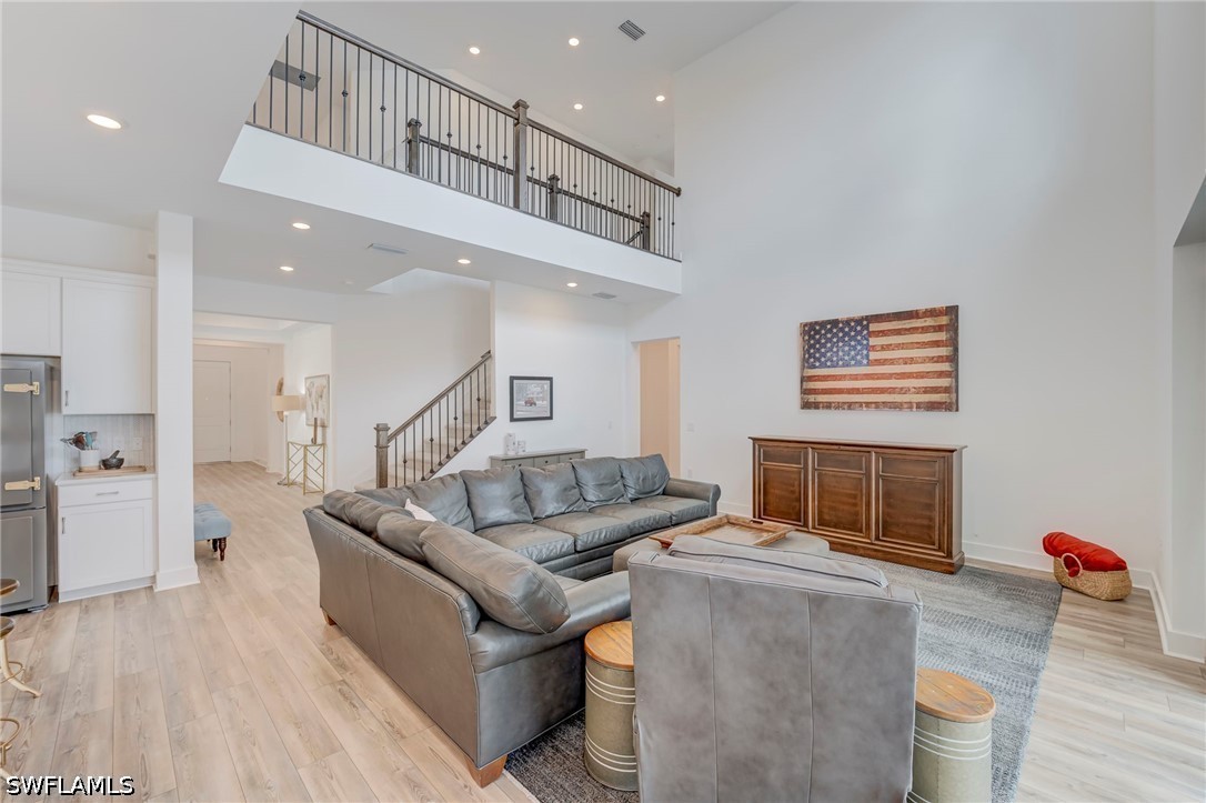 5 Bed Pool Home for Sale in Avalon Park, photo 5
