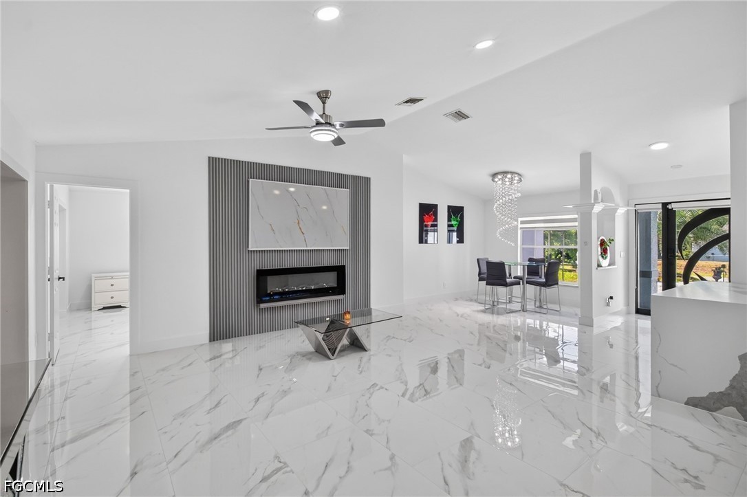 3 Bed SingleFamilyResidence for Sale in Lehigh Acres, photo 5