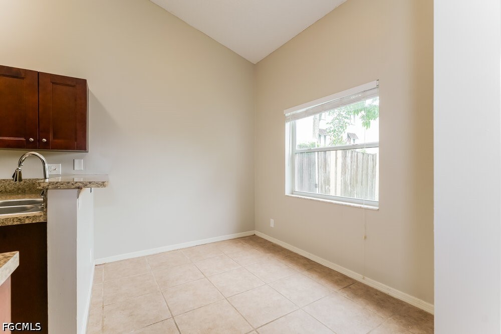 3 Bed SingleFamilyResidence for Sale in West Palm Beach, photo 5