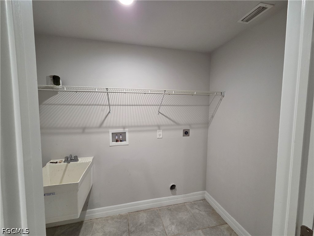 4 Bed SingleFamilyResidence for Sale in Lehigh Acres, photo 5