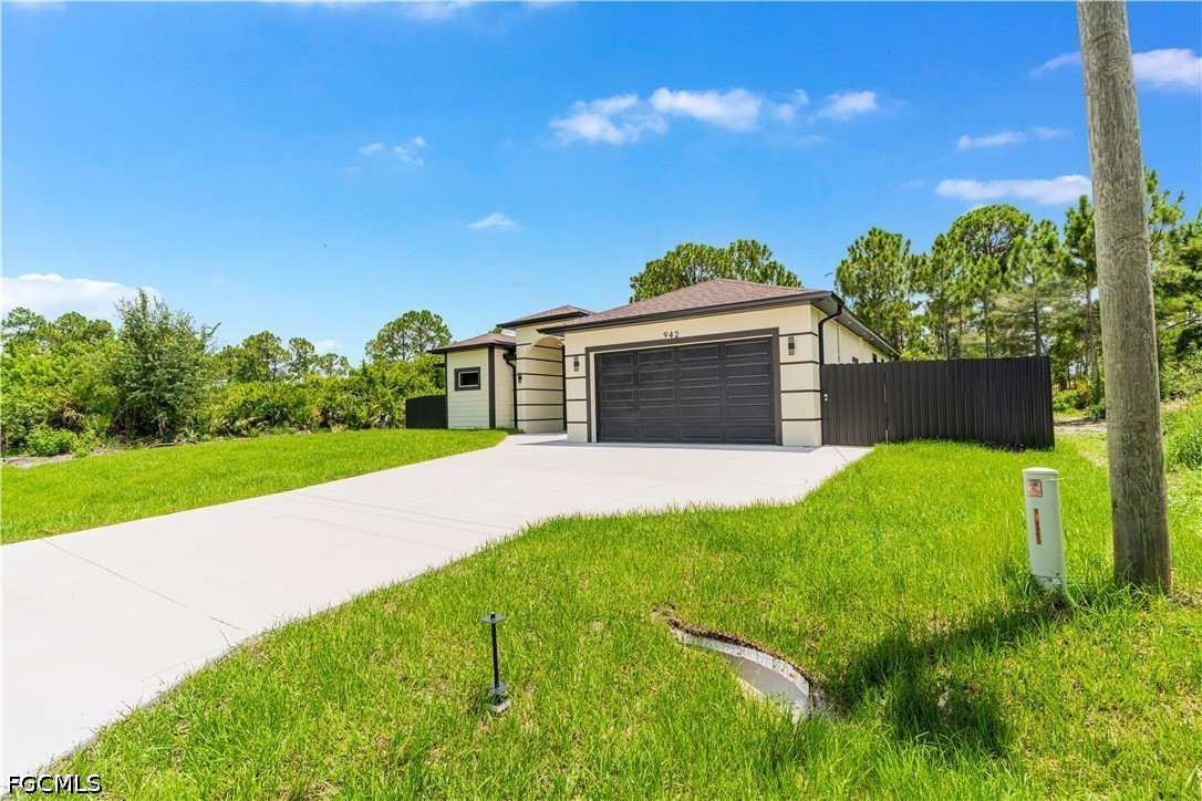 4 Bed SingleFamilyResidence for Sale in Lehigh Acres, photo 5