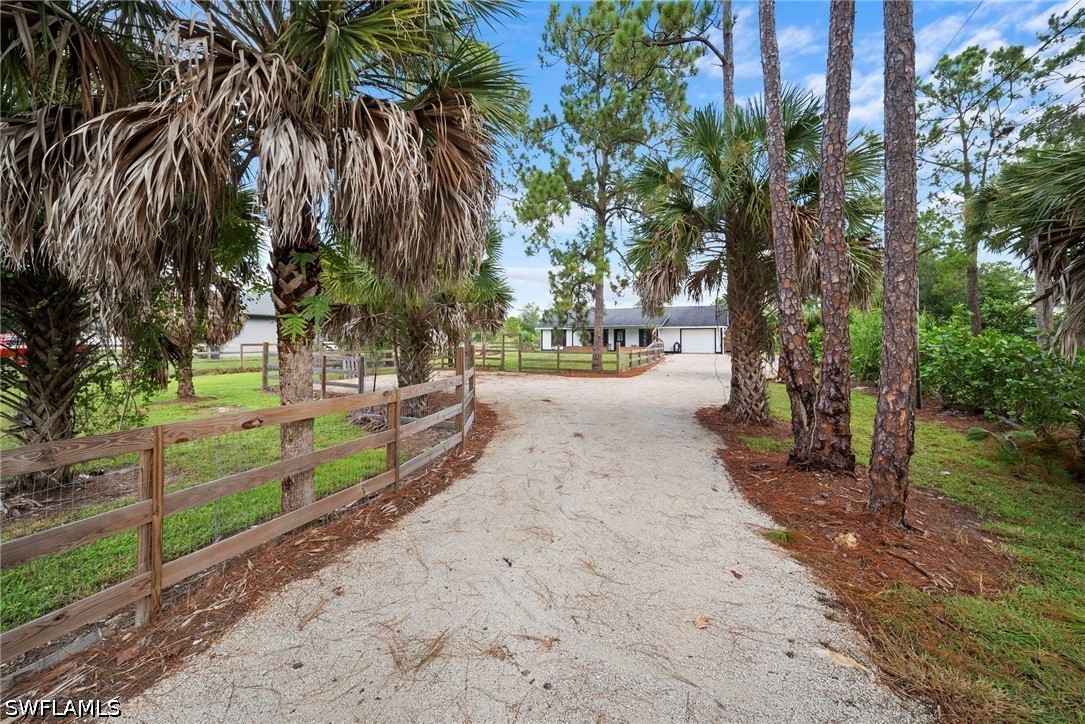 3 Bed SingleFamilyResidence for Sale in Naples, photo 5