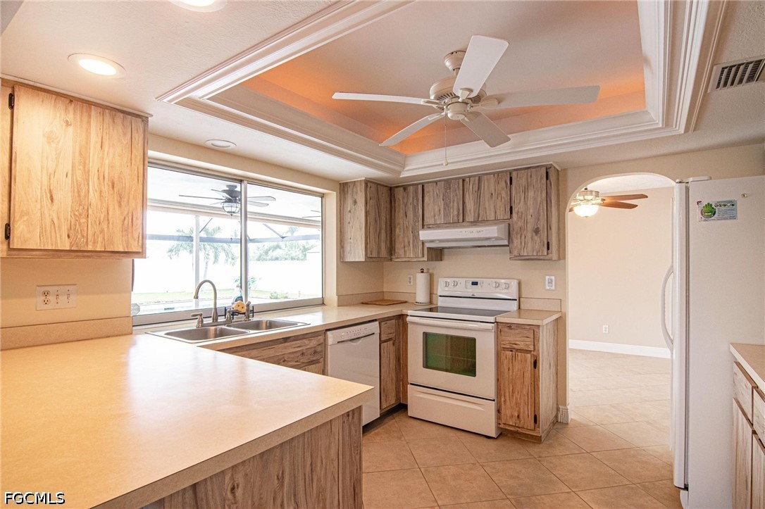 3 Bed Pool Home for Sale in Cape Coral, photo 5