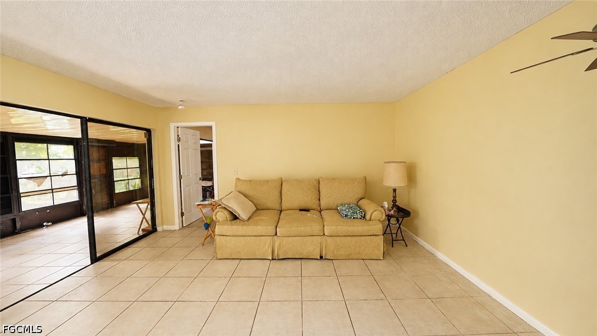 2 Bed SingleFamilyResidence for Sale in Cape Coral, photo 5