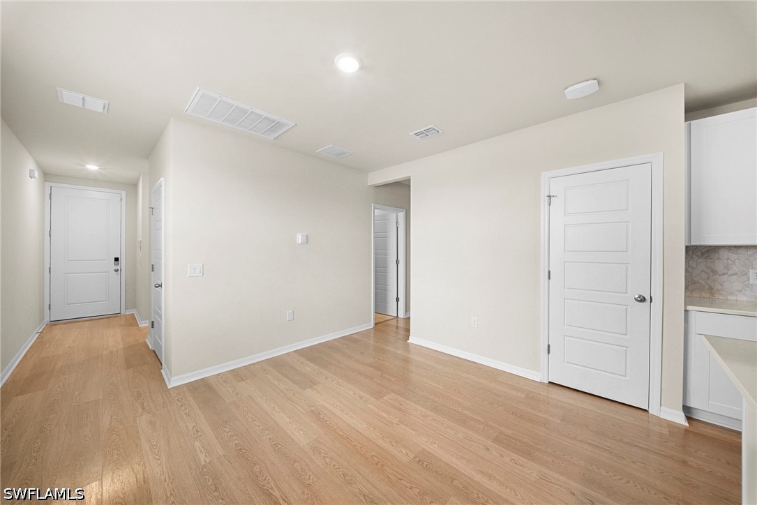 3 Bed SingleFamilyResidence for Sale in Crescent Lakes, photo 5