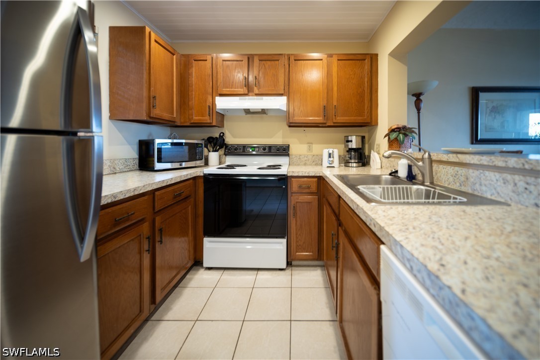 1 Bed Waterfront Home for Sale in Beaumer, photo 5