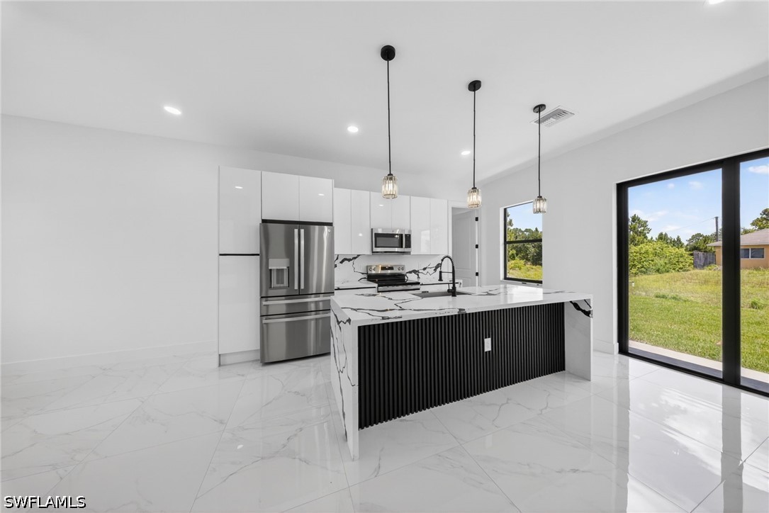 3 Bed SingleFamilyResidence for Sale in Lehigh Acres, photo 5