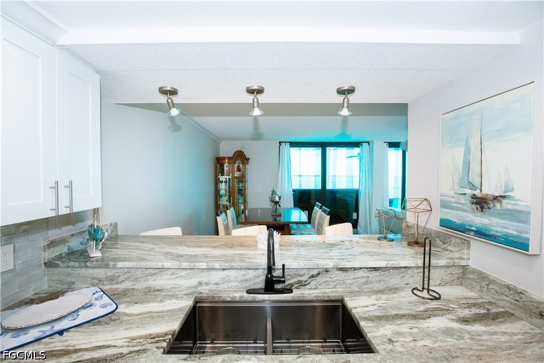 1 Bed Waterfront Home for Sale in Schooner Bay, photo 5