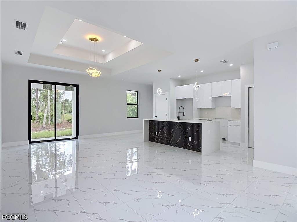 3 Bed SingleFamilyResidence for Sale in Lehigh Acres, photo 5