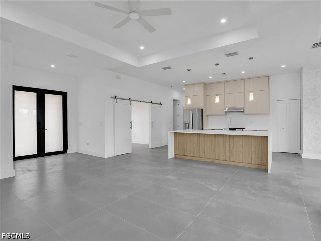 3 Bed SingleFamilyResidence for Sale in East Englewood, photo 5