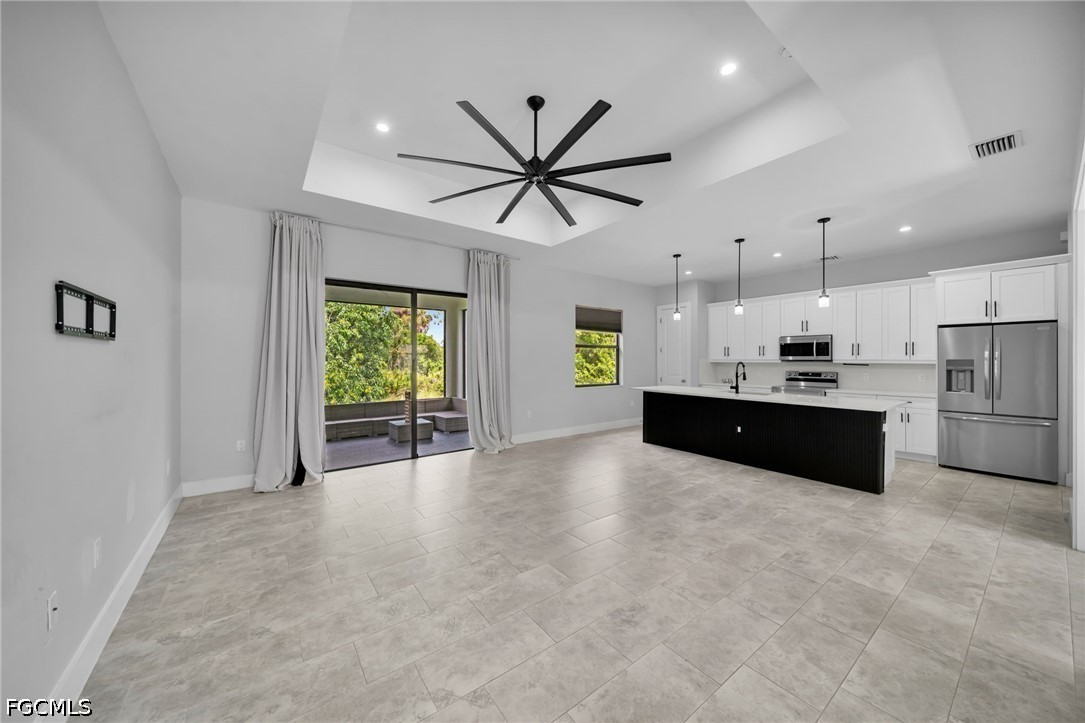 3 Bed SingleFamilyResidence for Sale in Lehigh Acres, photo 5