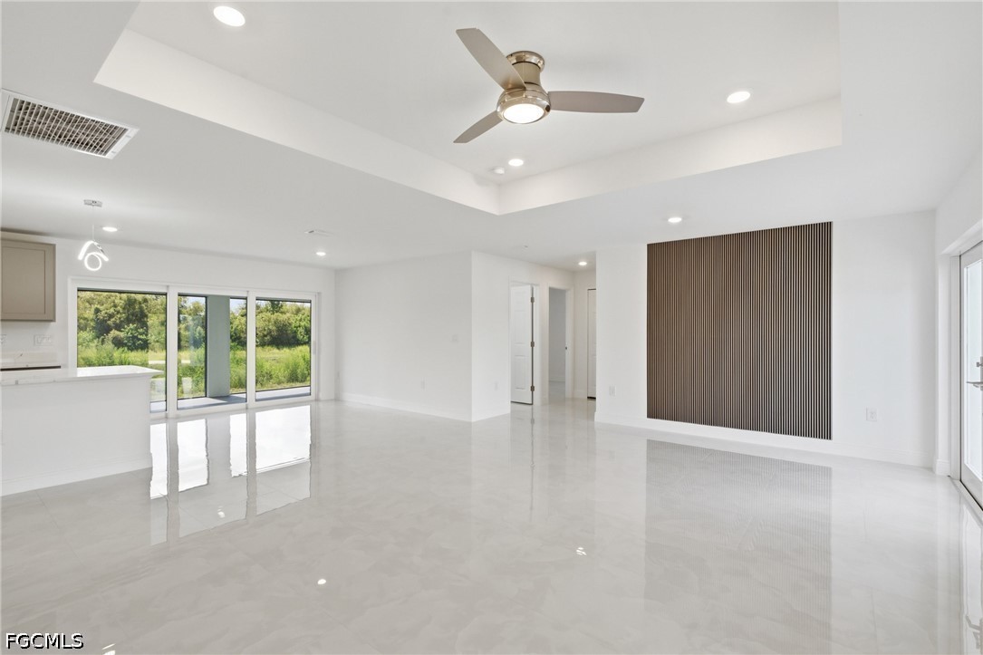 3 Bed SingleFamilyResidence for Sale in Lehigh Acres, photo 5