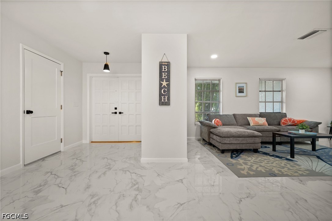 3 Bed SingleFamilyResidence for Sale in Cape Coral, photo 5