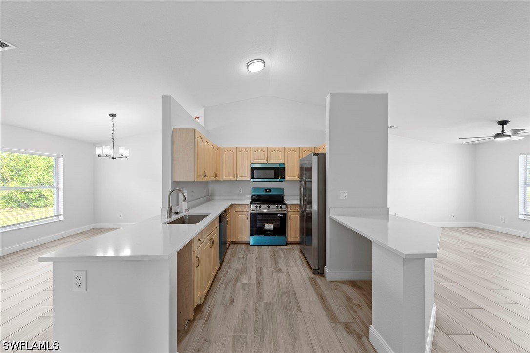 3 Bed SingleFamilyResidence for Sale in Cape Coral, photo 5
