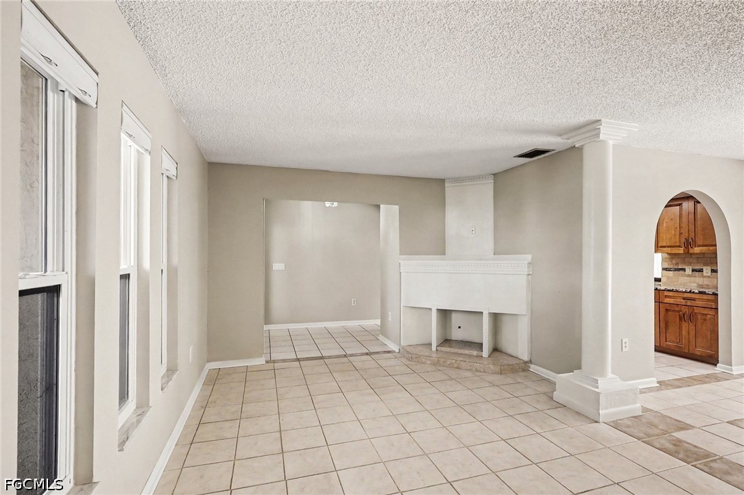 3 Bed Pool Home for Sale in Cape Coral, photo 5