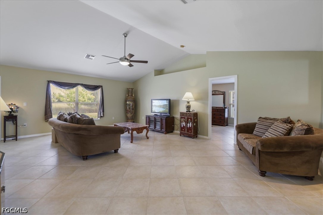 3 Bed SingleFamilyResidence for Sale in Town Lakes, photo 5