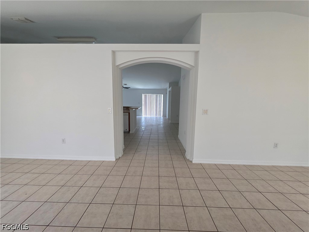 3 Bed SingleFamilyResidence for Sale in Cape Coral, photo 5