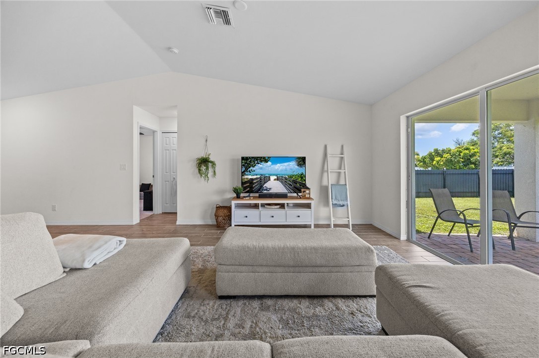 3 Bed SingleFamilyResidence for Sale in Cape Coral, photo 5