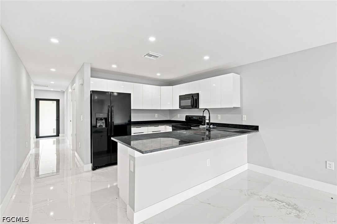 3 Bed Attached for Sale in Lehigh Acres, photo 5