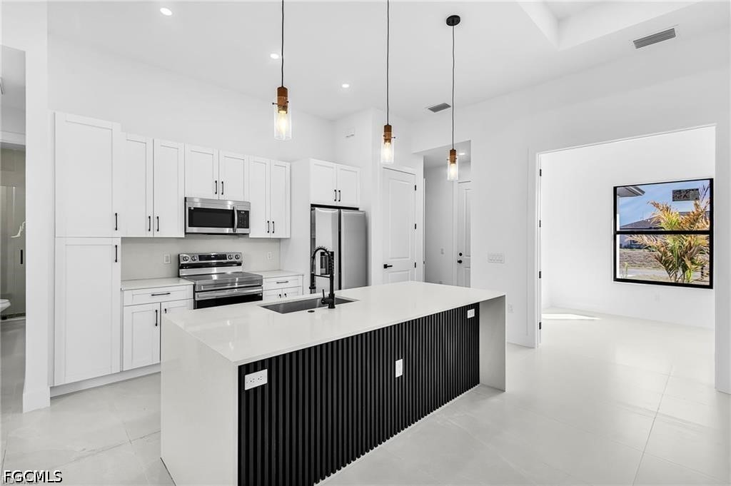 4 Bed SingleFamilyResidence for Sale in Cape Coral, photo 5