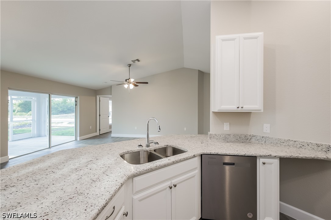 3 Bed SingleFamilyResidence for Sale in Lehigh Acres, photo 5