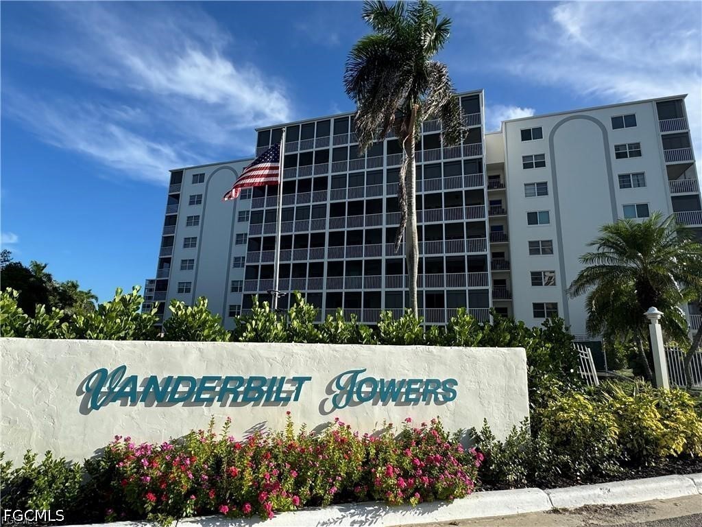 1 Bed Waterfront Home for Sale in Naples, photo 5