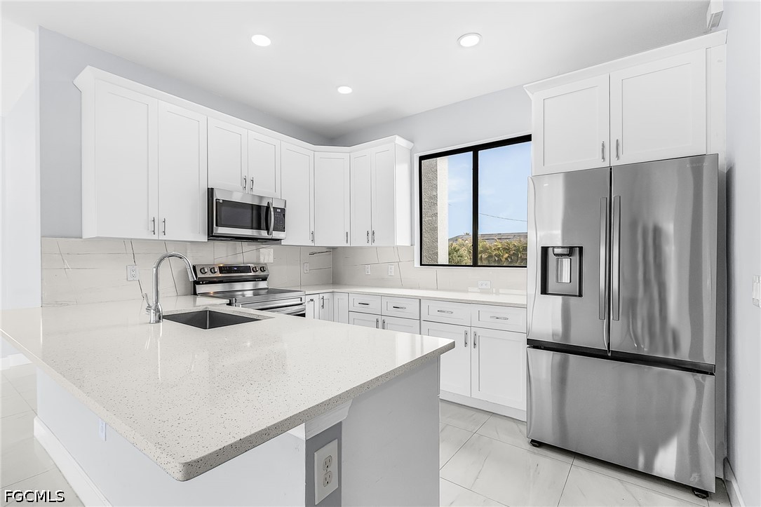 3 Bed SingleFamilyResidence for Sale in Cape Coral, photo 5