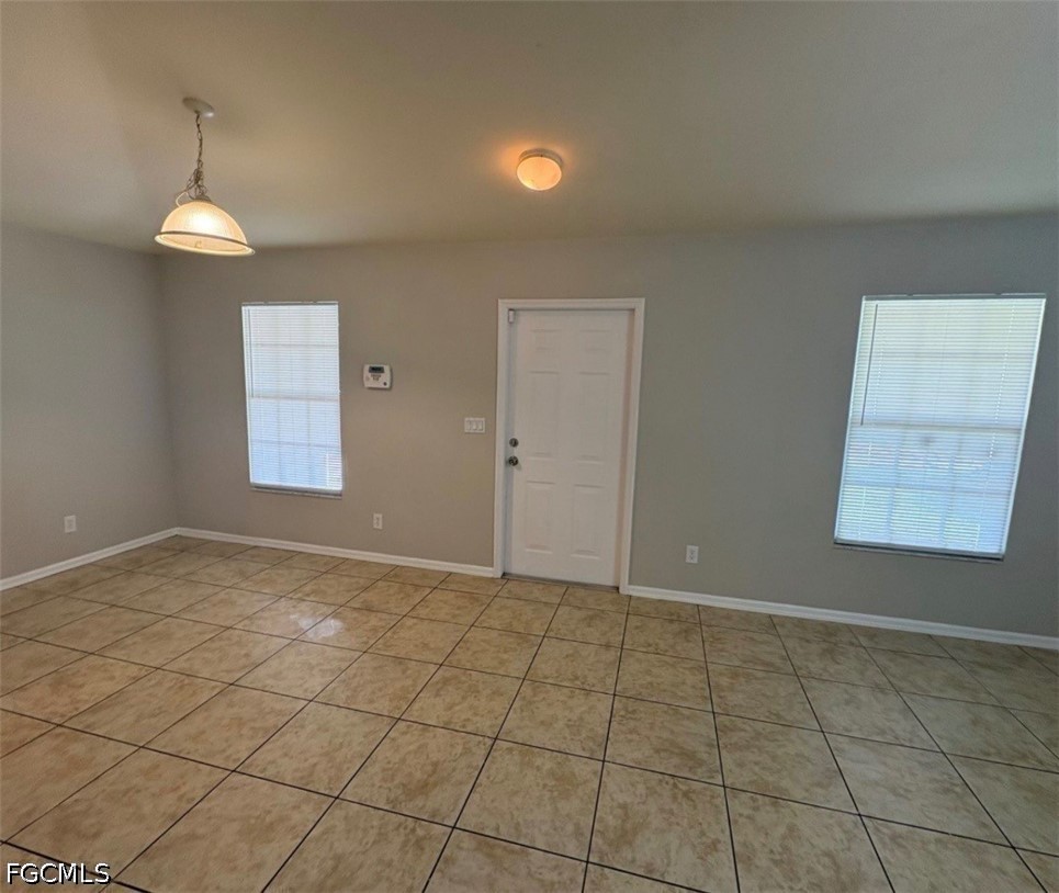 3 Bed SingleFamilyResidence for Sale in Fort Myers, photo 5