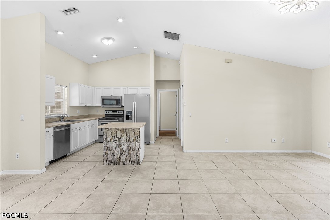 4 Bed SingleFamilyResidence for Sale in Cape Coral, photo 5