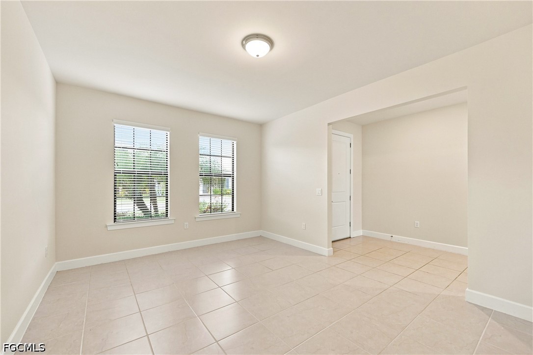3 Bed Waterfront Home for Sale in Fort Myers, photo 5