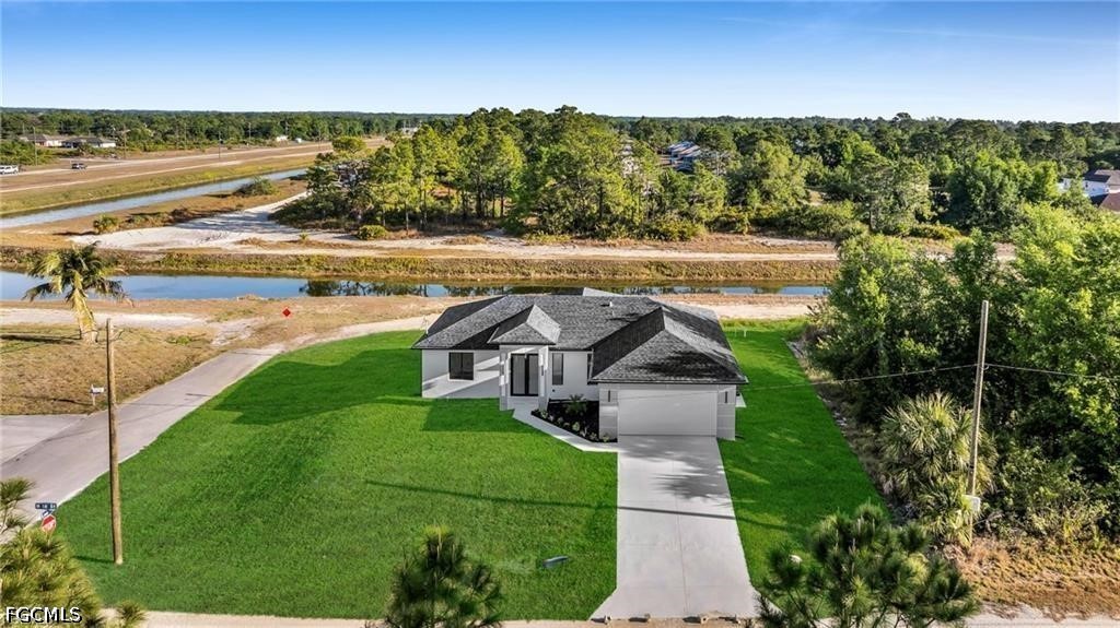 3 Bed SingleFamilyResidence for Sale in Lehigh Acres, photo 5