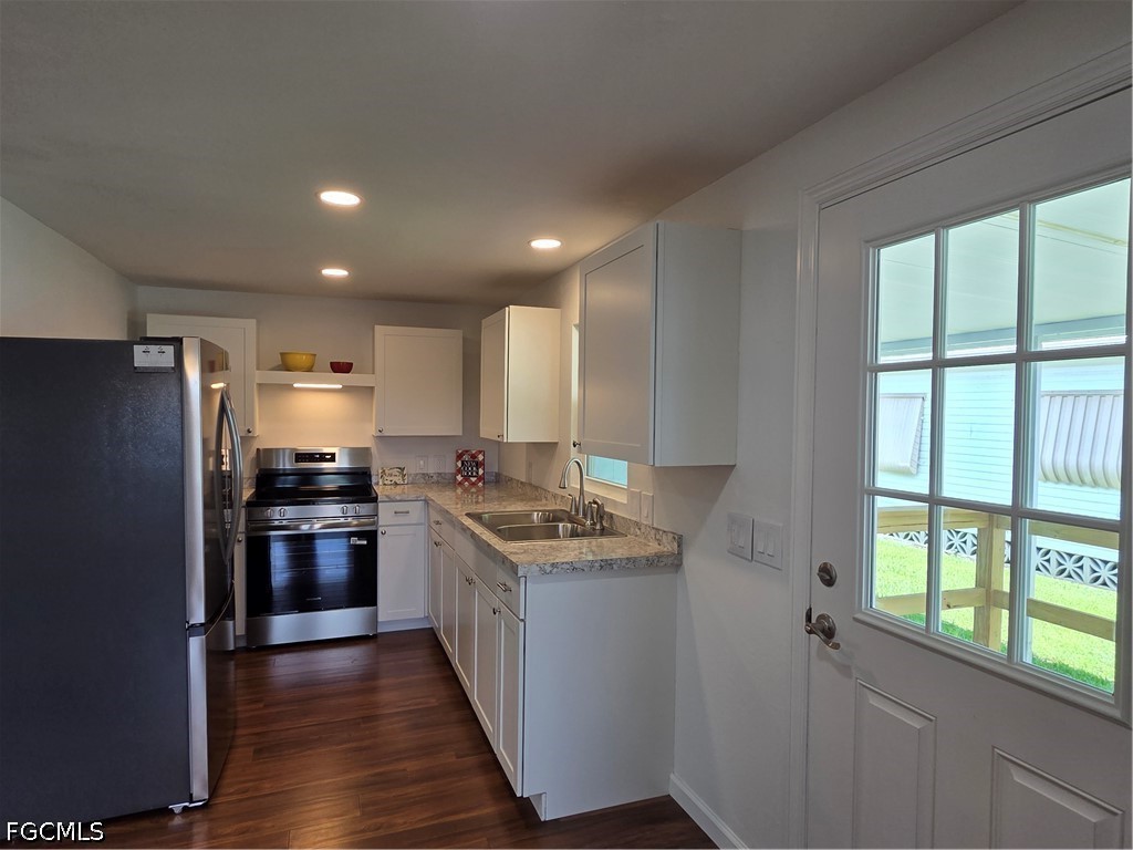 2 Bed ManufacturedHome for Sale in North Fort Myers, photo 5