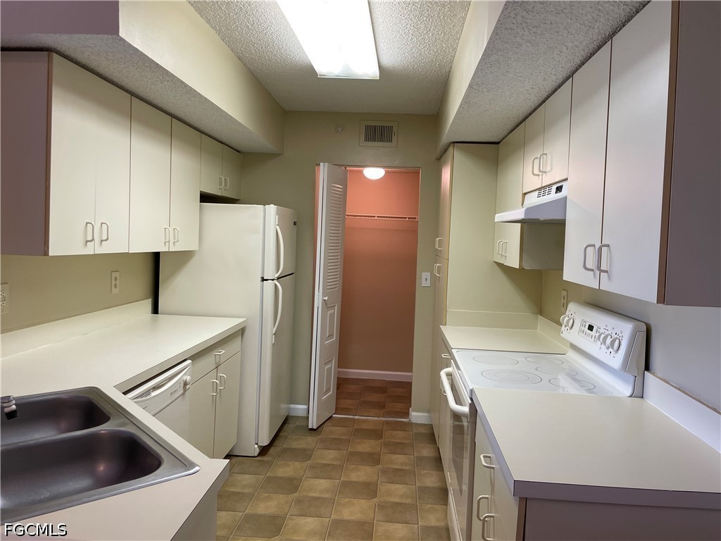 3 Bed Condominium for Sale in Musa At Daniels, photo 5