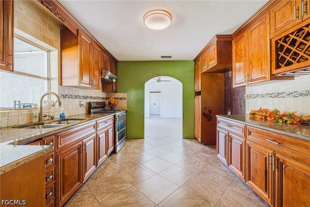 3 Bed SingleFamilyResidence for Sale in Fort Myers, photo 5