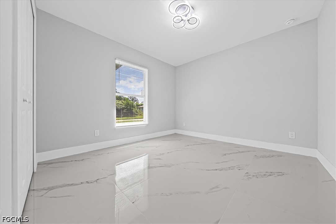 3 Bed SingleFamilyResidence for Sale in Lehigh Acres, photo 5