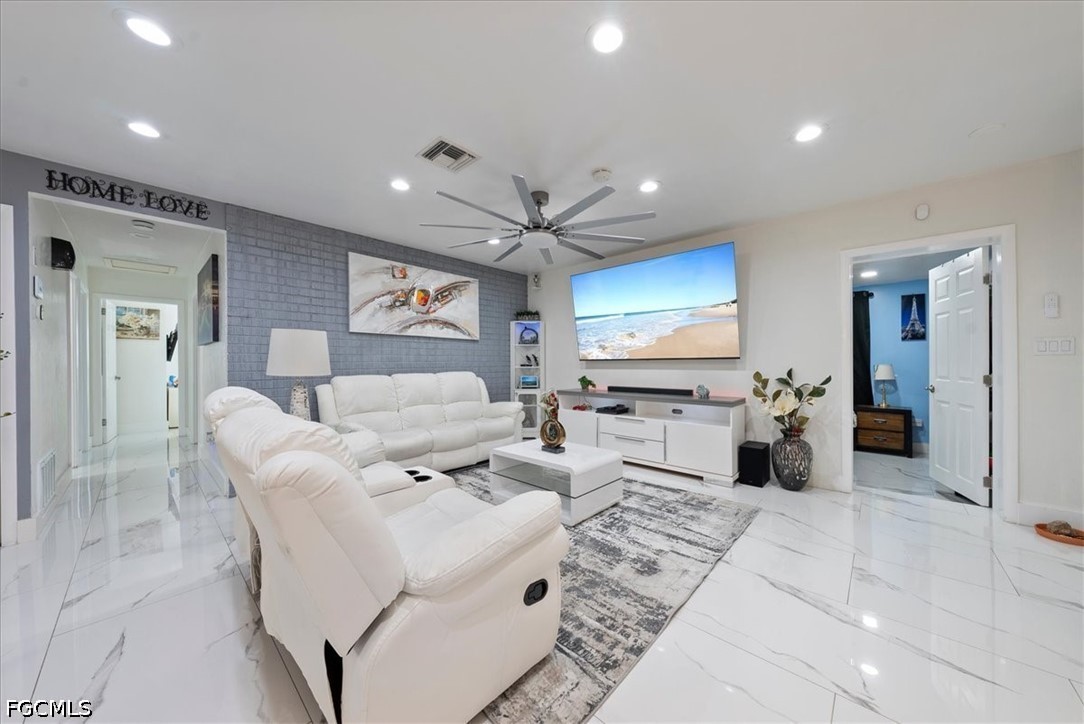 4 Bed SingleFamilyResidence for Sale in Lehigh Acres, photo 5