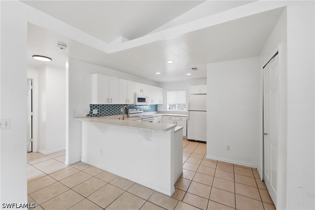 3 Bed SingleFamilyResidence for Sale in Cape Coral, photo 5
