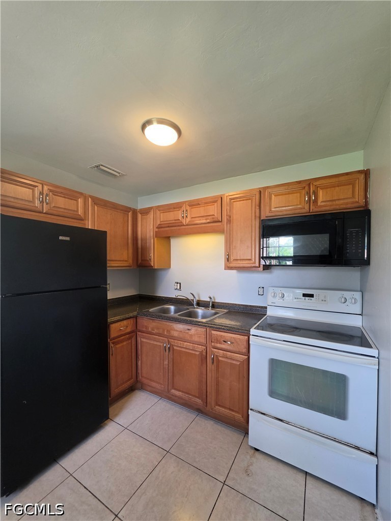 2 Bed SingleFamilyResidence for Sale in Pine Manor, photo 5