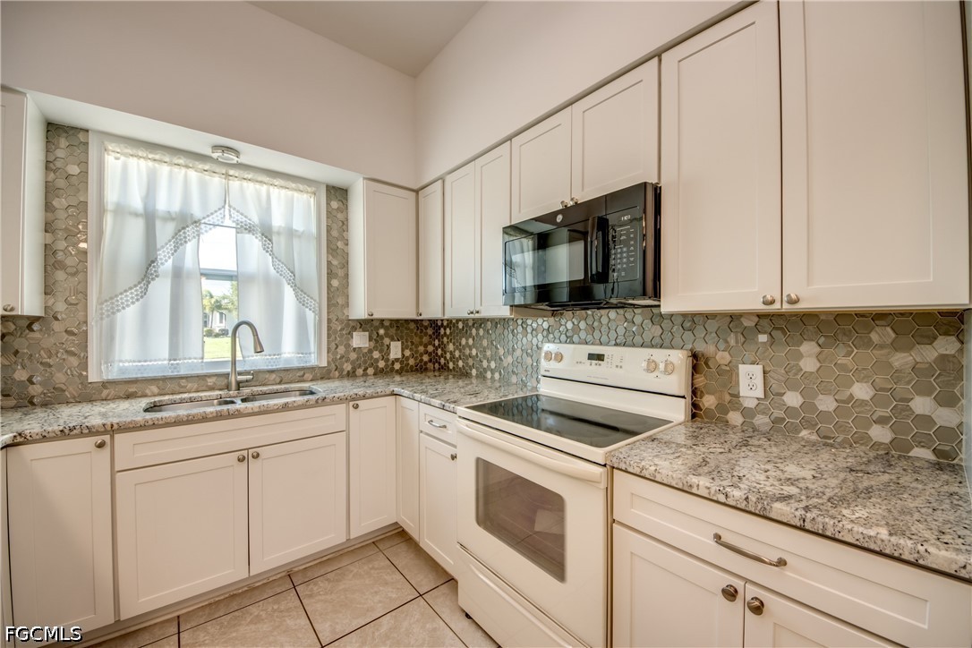2 Bed Waterfront Home for Sale in Cape Coral, photo 5
