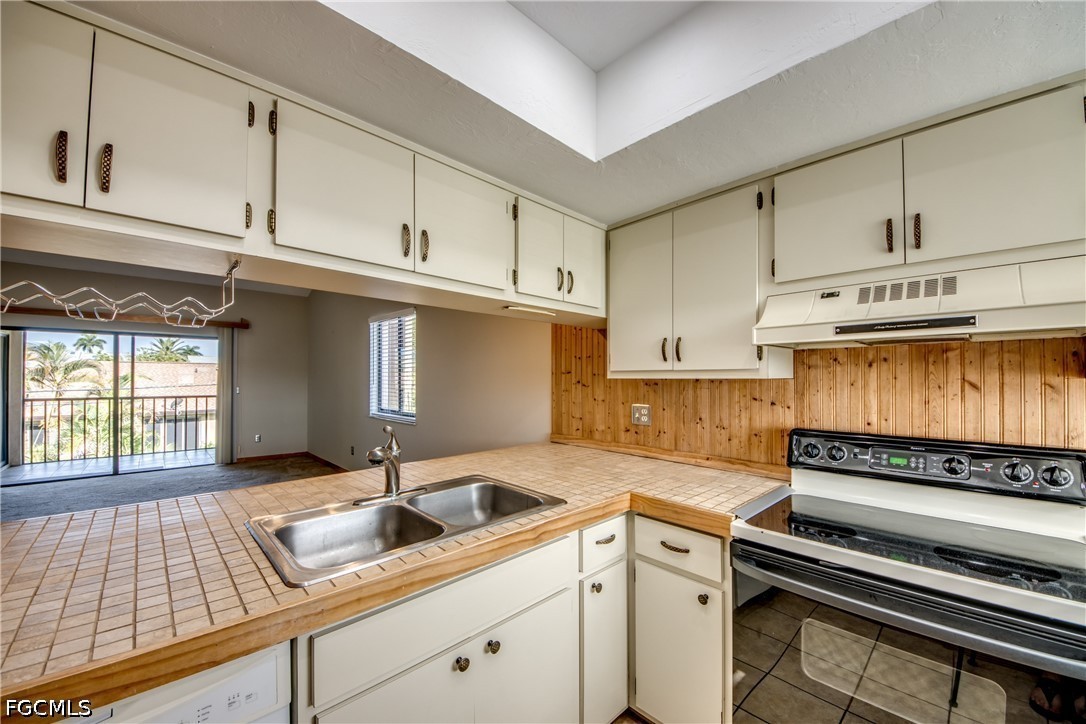 2 Bed Condominium for Sale in Coral Breeze Condo, photo 5