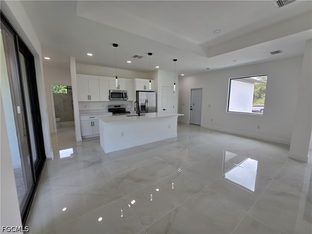 3 Bed SingleFamilyResidence for Sale in Lehigh Acres, photo 5