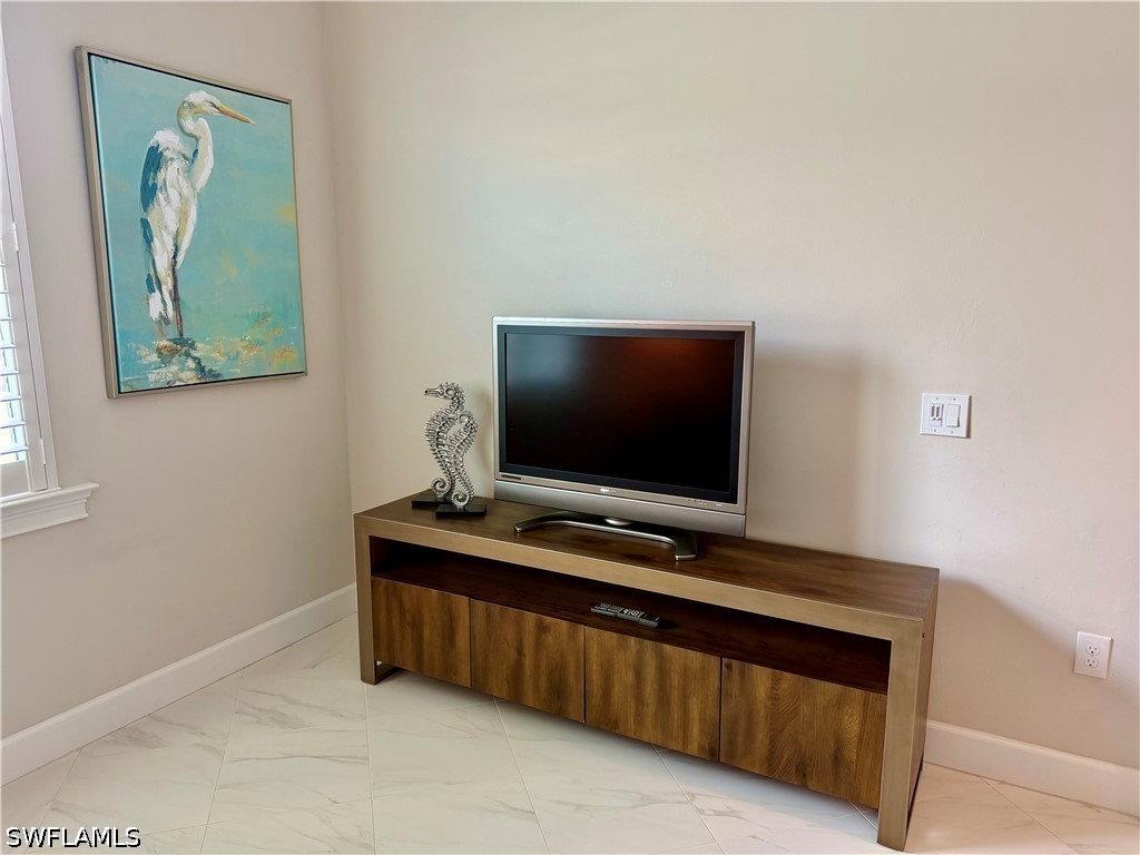 3 Bed Pool Home for Sale in Naples, photo 5