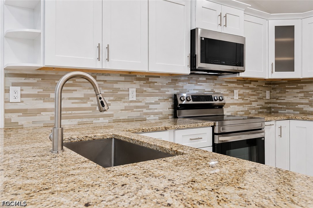 3 Bed SingleFamilyResidence for Sale in Lehigh Acres, photo 5