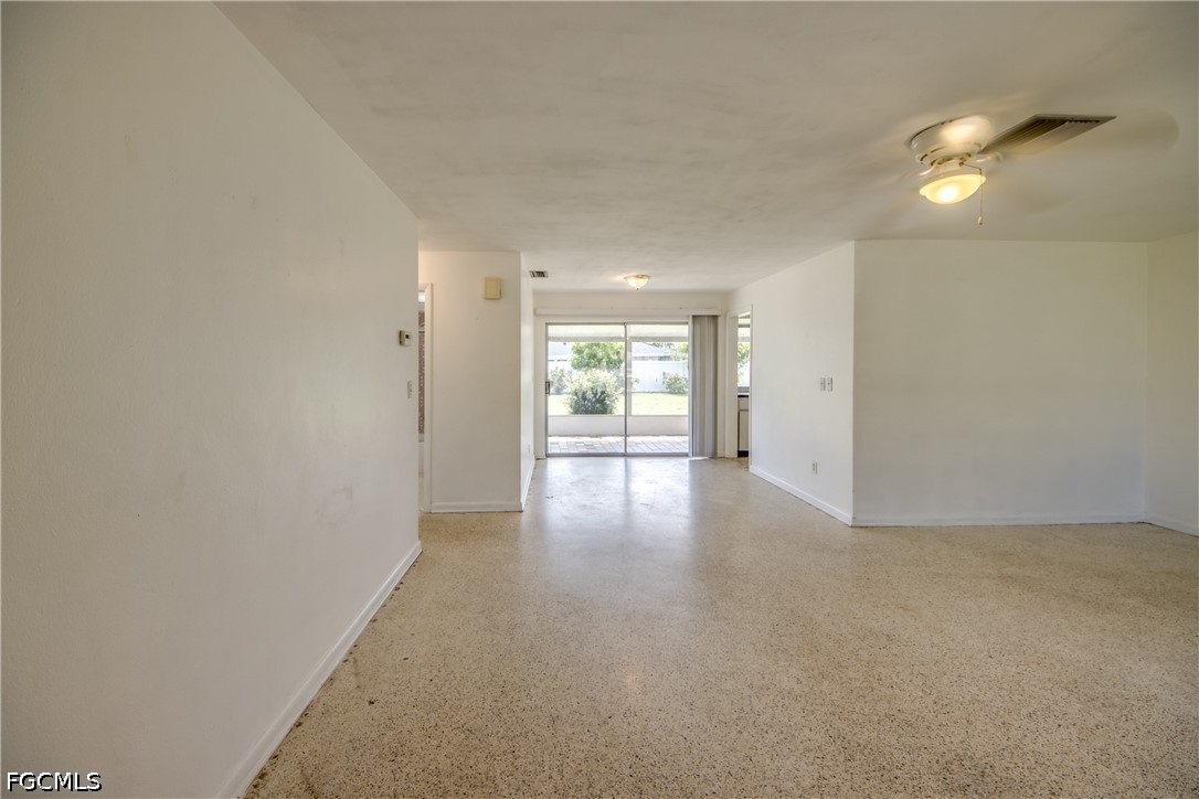 2 Bed SingleFamilyResidence for Sale in Cape Coral, photo 5