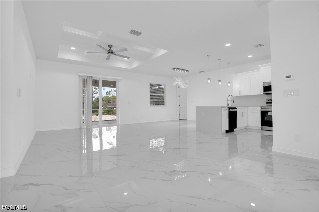 3 Bed SingleFamilyResidence for Sale in Lehigh Acres, photo 5