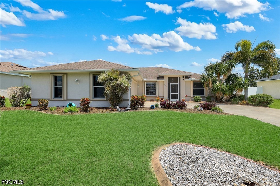 3 Bed Pool Home for Sale in Cape Coral, photo 5