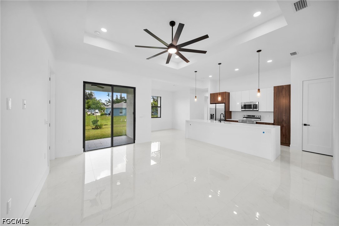 3 Bed SingleFamilyResidence for Sale in Cape Coral, photo 5